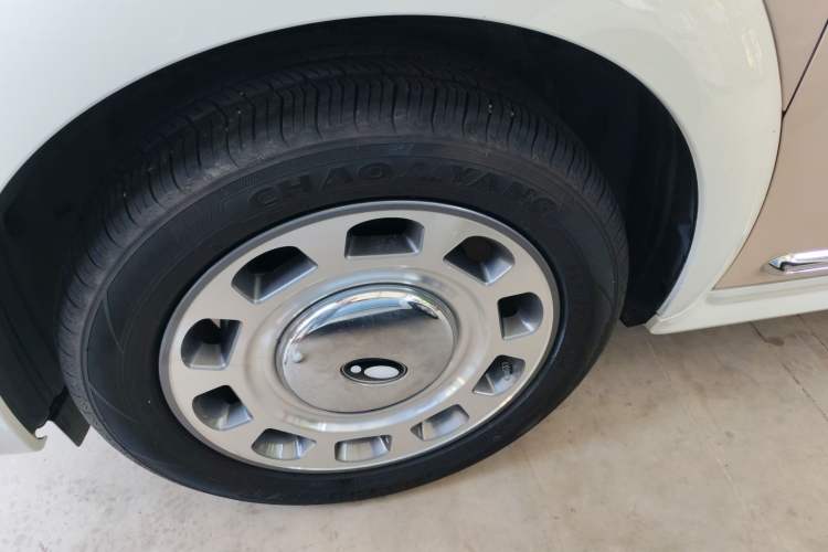 Used ORA Ballet Cat 2023 401 km Luxury Version Left Front Wheel Hub
