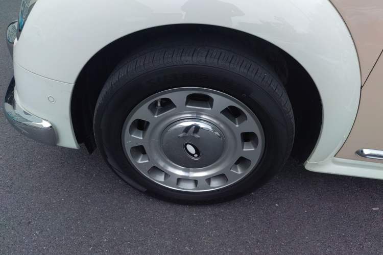 Used ORA Ballet Cat 2023 401 km Luxury Version Left Front Wheel Hub