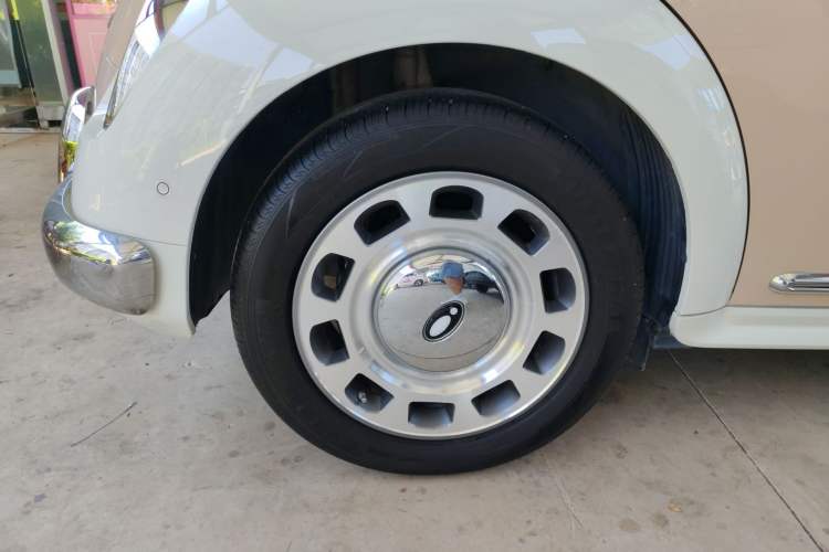 Used ORA Ballet Cat 2023 401 km Luxury Version Right Rear Wheel Hub