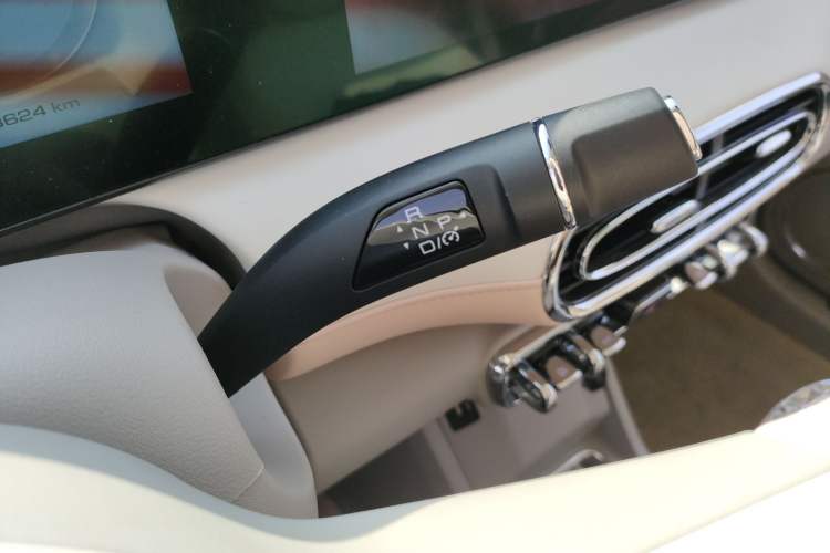 Used ORA Ballet Cat 2023 401 km Luxury Version Gear Lever