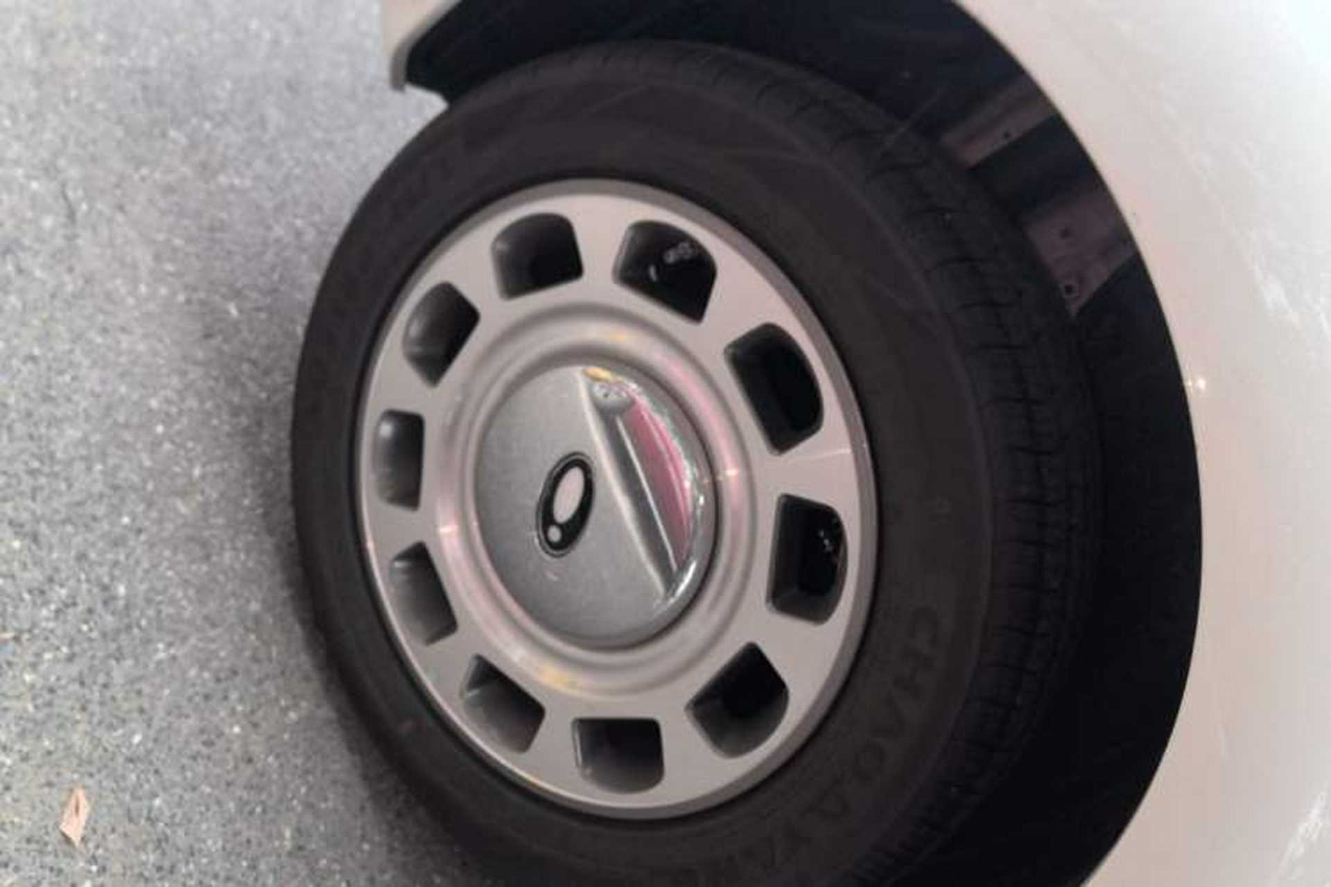 Used ORA Ballet Cat 2023 401 km Luxury Version Right Rear Wheel Hub