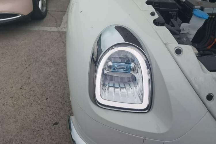 Used ORA Ballet Cat 2023 401 km Luxury Version Right Front Headlight