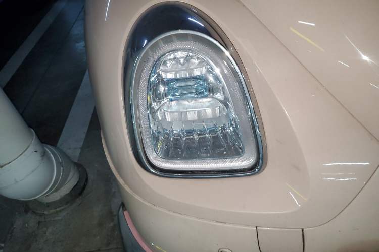 Used ORA Ballet Cat 2023 500 km Luxury Version Right Front Headlight