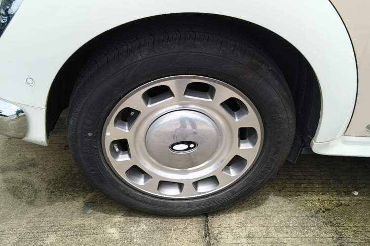 Used ORA Ballet Cat 2023 401 km Luxury Version Right Rear Wheel Hub