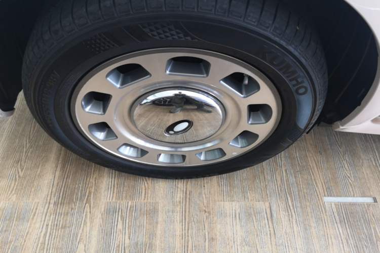 Used ORA Ballet Cat 2023 401 km Luxury Version Right Rear Wheel Hub