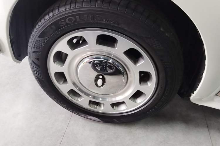 Used ORA Ballet Cat 2023 401 km Luxury Version Right Rear Wheel Hub