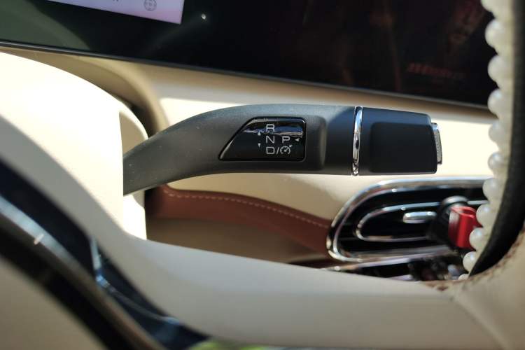 Used ORA Ballet Cat 2023 401 km Luxury Version Gear Lever