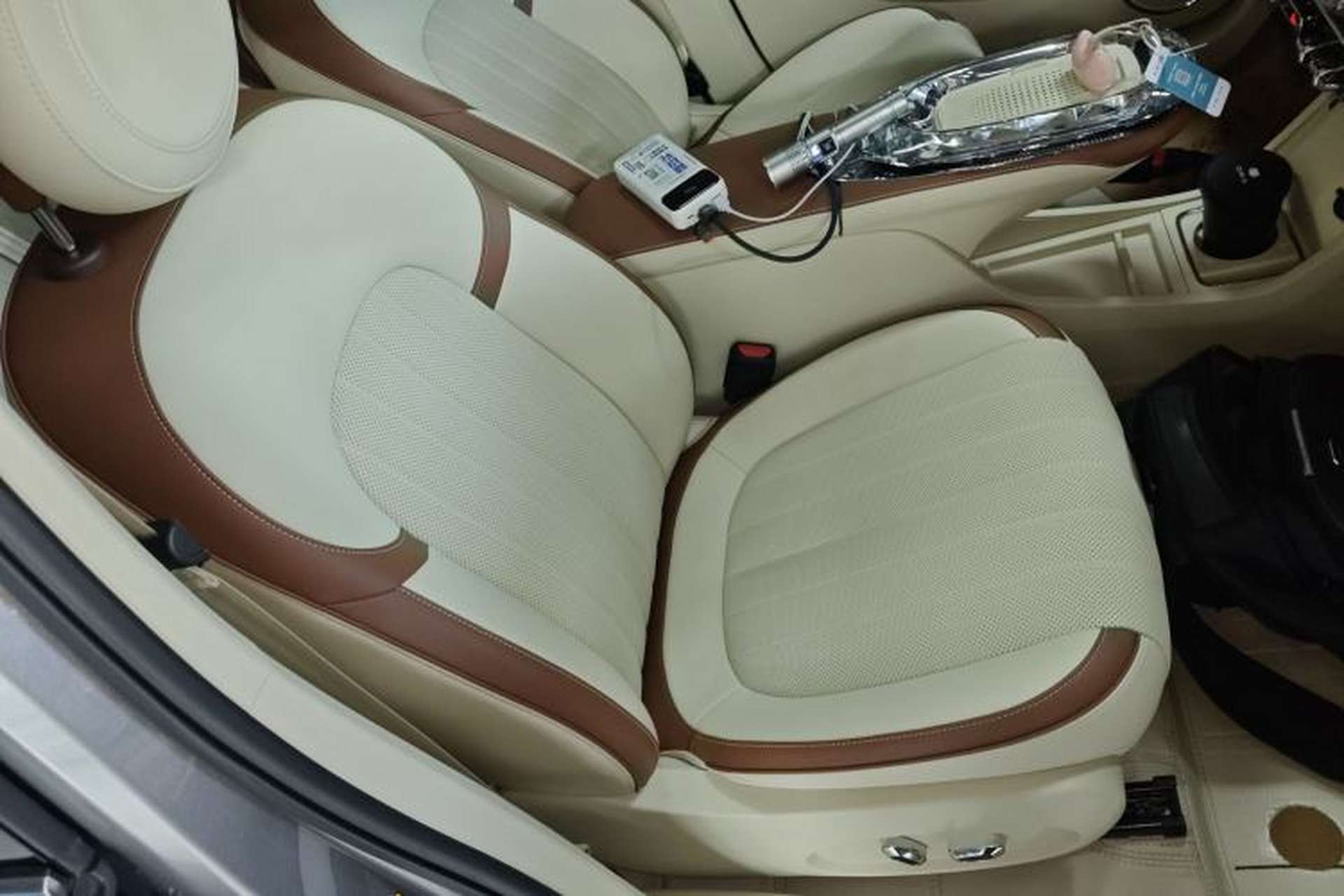 Used ORA Ballet Cat 2023 401 km Luxury Version Right Front Seat