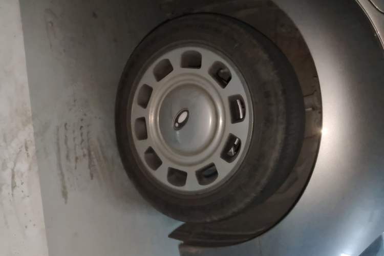 Used ORA Ballet Cat 2023 401 km Luxury Version Right Front Wheel Hub
