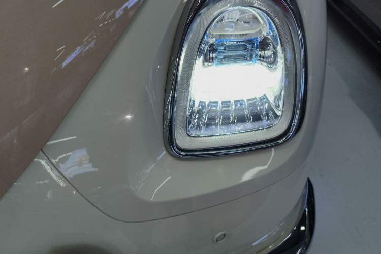 Used ORA Ballet Cat 2023 401 km Luxury Version Left Front Headlight