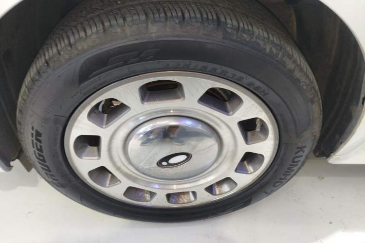 Used ORA Ballet Cat 2023 401 km Luxury Version Left Front Wheel Hub