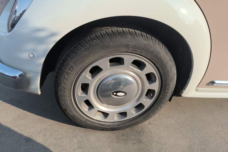 Used ORA Ballet Cat 2023 401 km Luxury Version Right Rear Wheel Hub