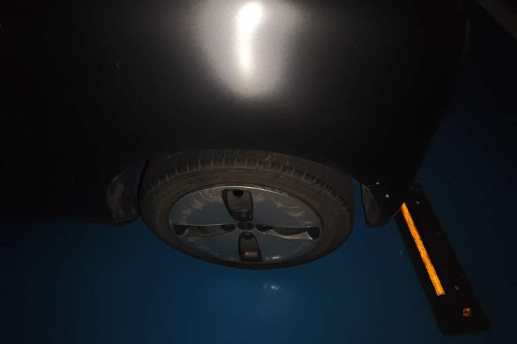 Used ORA Black Cat 2021 301 km Basic Version Right Front Wheel Hub