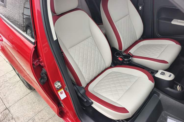 Used ORA Black Cat 2021 351 km Luxury Version Right Front Seat