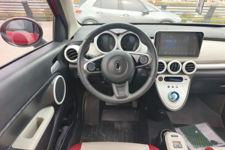 Used ORA Black Cat 2021 351 km Luxury Version Steering Wheel