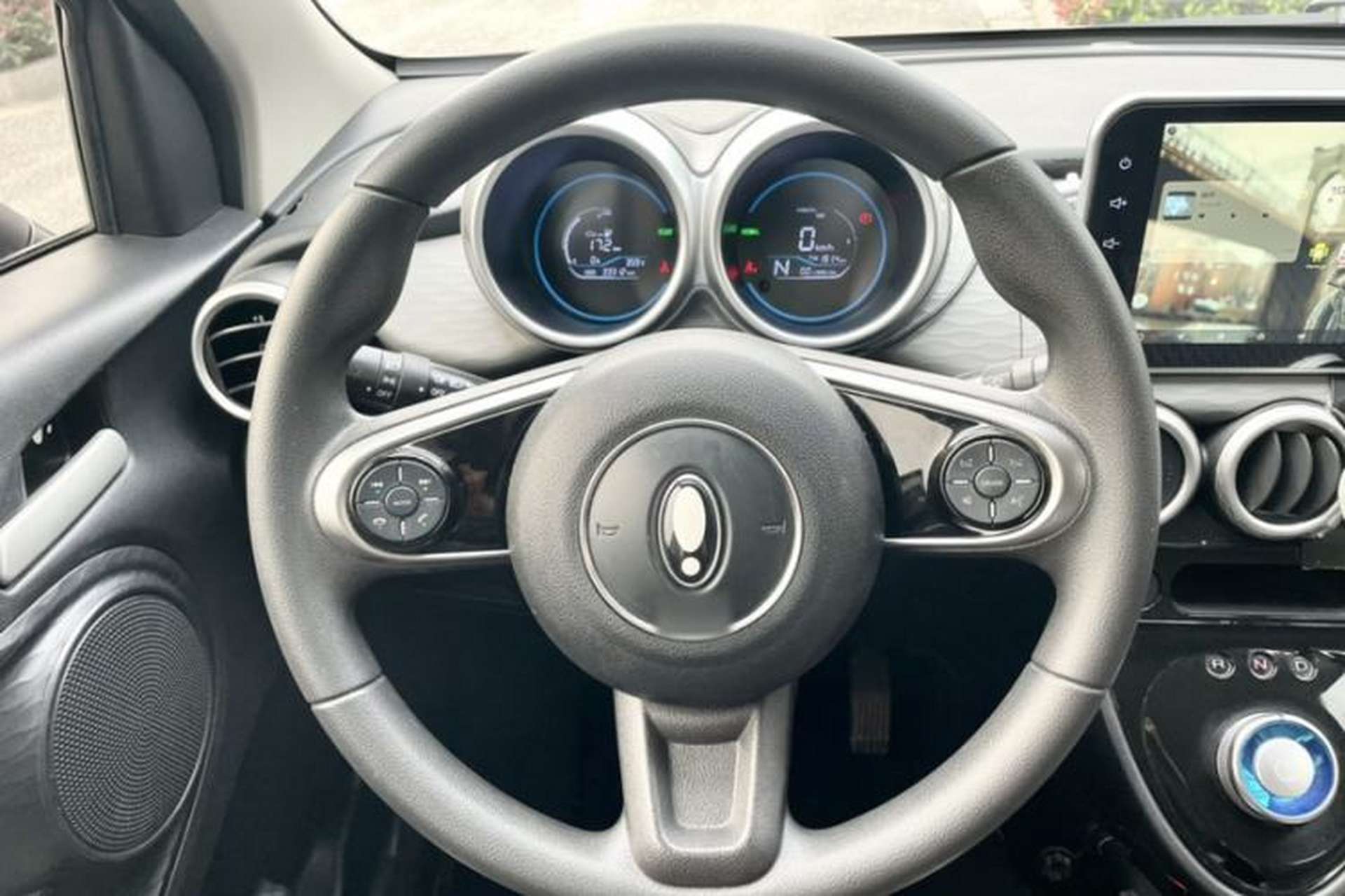 Used ORA Black Cat 2022 Updated Version 301 km Cute Pet Edition Lithium Iron Phosphate Steering Wheel