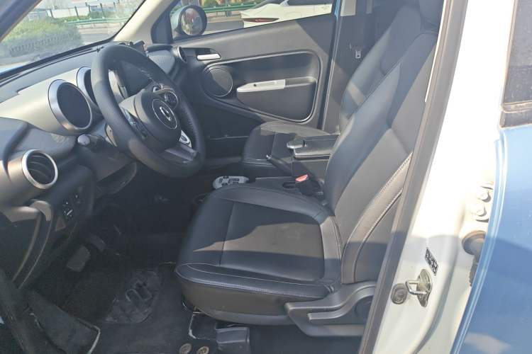 Used ORA Black Cat 2019 351 km Family Edition Left Front Seat