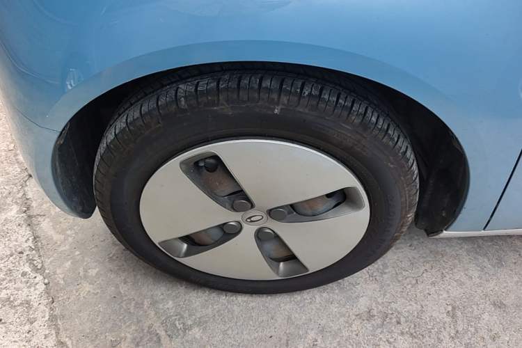 Used ORA Black Cat 2019 351 km Fun Edition Left Front Wheel Hub