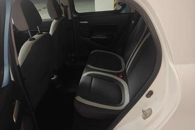 Used ORA Black Cat 2019 351 km Goddess Edition Left Rear Seat