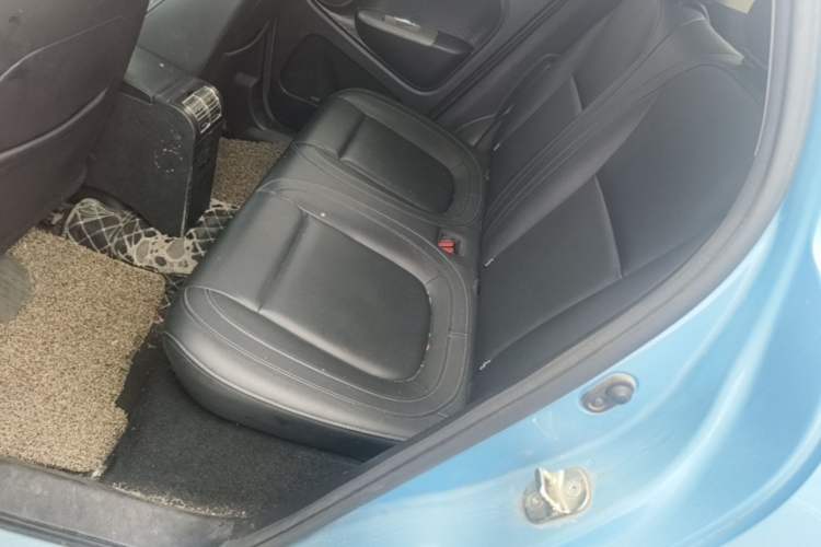 Used ORA Black Cat 2019 351 km Family Edition Left Rear Seat