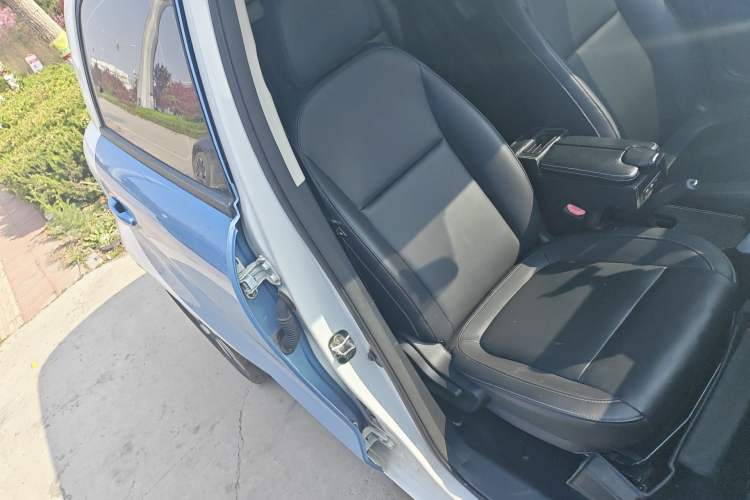 Used ORA Black Cat 2019 351 km Family Edition Right Front Seat