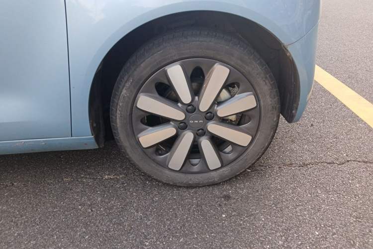 Used ORA Black Cat 2019 351 km Family Edition Right Front Wheel Hub