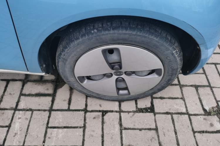 Used ORA Black Cat 2019 301km Standard Edition Right Front Wheel Hub