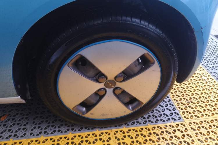 Used ORA Black Cat 2019 301km Standard Edition Right Front Wheel Hub
