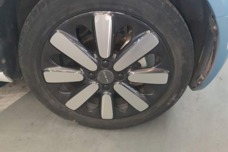 Used ORA Black Cat 2019 351 km Family Edition Right Front Wheel Hub