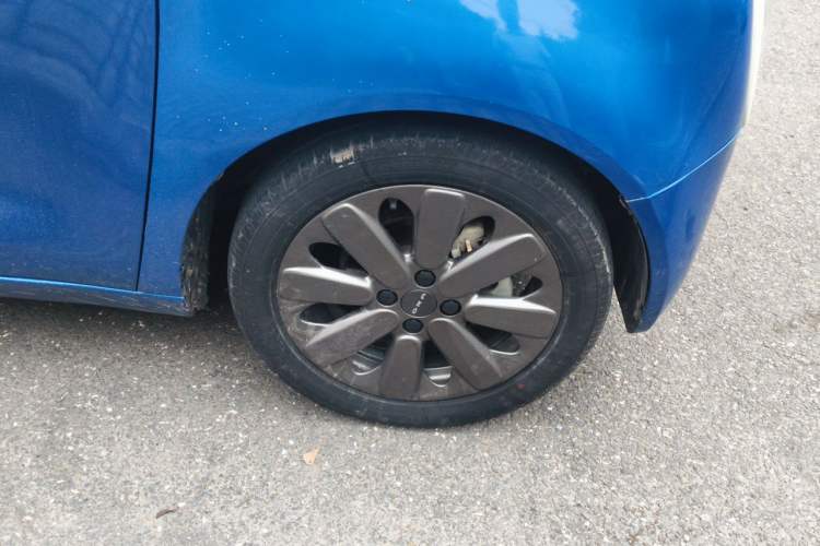 Used ORA Black Cat 2019 351 km Family Edition Right Front Wheel Hub