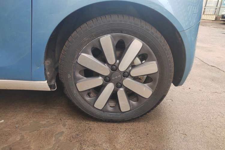 Used ORA Black Cat 2019 351 km Goddess Edition Right Front Wheel Hub