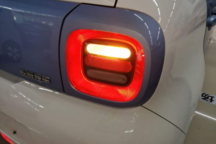 Used ORA Black Cat 2019 351 km Fun Edition Right Rear Taillight