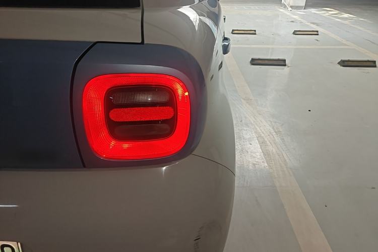 Used ORA Black Cat 2019 351 km Goddess Edition Right Rear Taillight