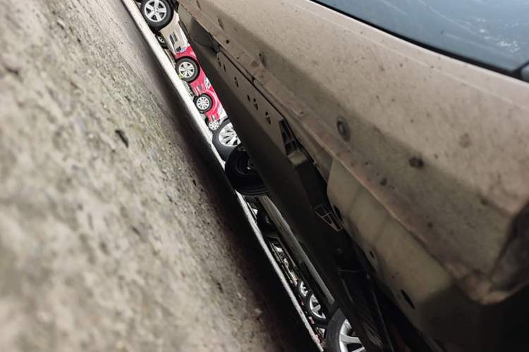 Used ORA Black Cat 2019 351 km Fun Edition Right Side Sill