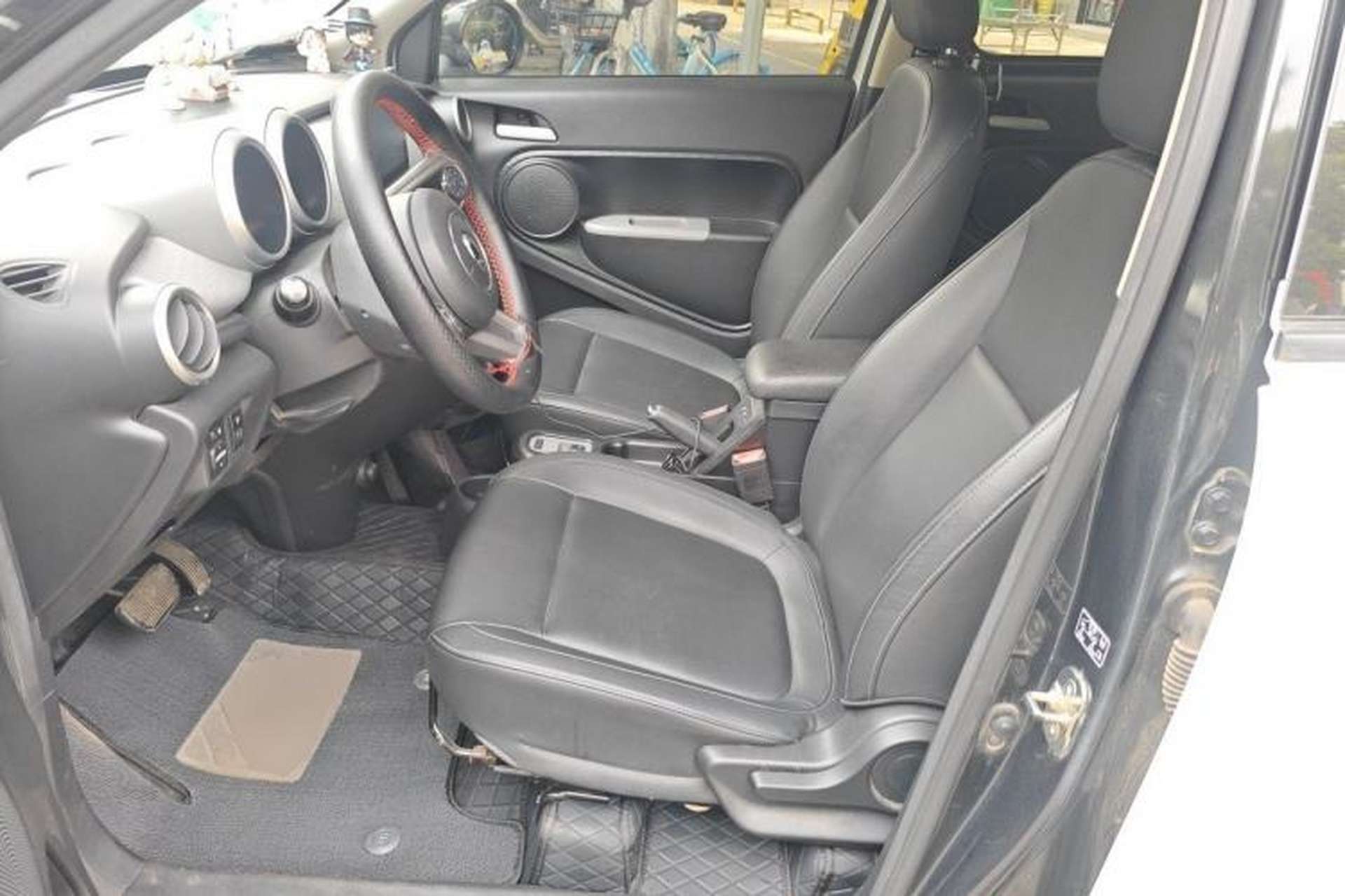 Used ORA Black Cat 2019 351 km Family Edition Left Front Seat