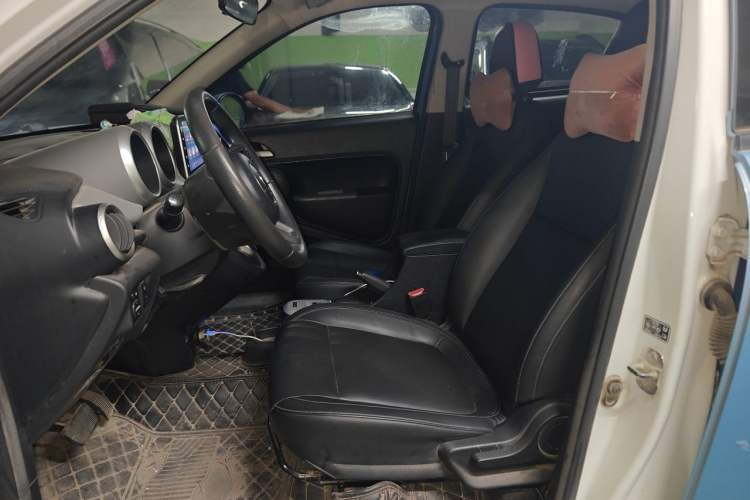 Used ORA Black Cat 2019 351 km Family Edition Left Front Seat