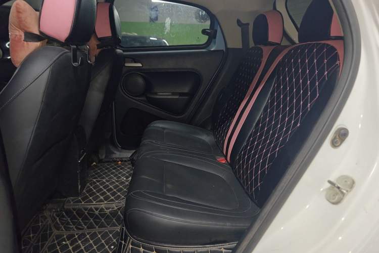 Used ORA Black Cat 2019 351 km Family Edition Left Rear Seat