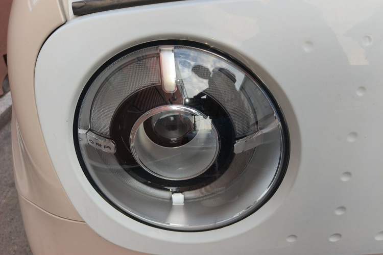 Used ORA Black Cat 2019 351 km Family Edition Right Front Headlight