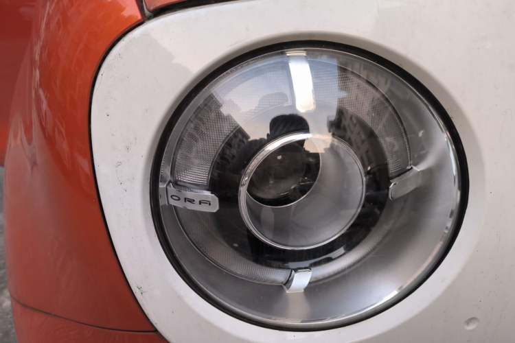 Used ORA Black Cat 2019 351 km Goddess Edition Right Front Headlight
