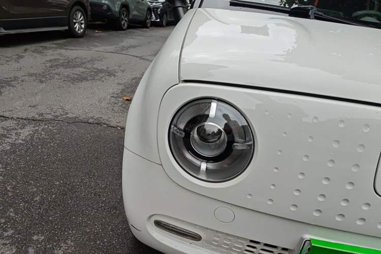 Used ORA Black Cat 2019 351 km Goddess Edition Right Front Headlight
