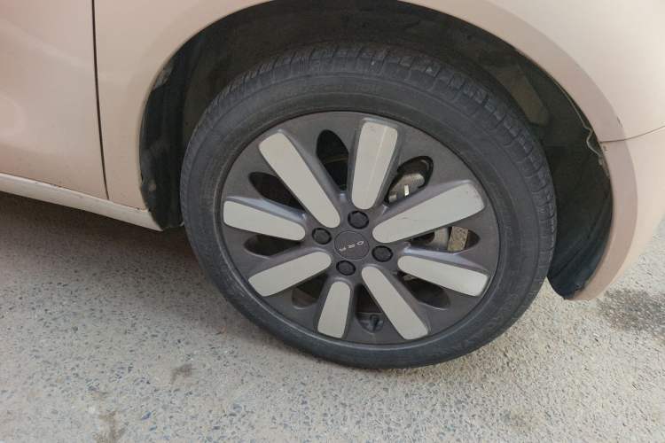 Used ORA Black Cat 2019 351 km Family Edition Right Front Wheel Hub