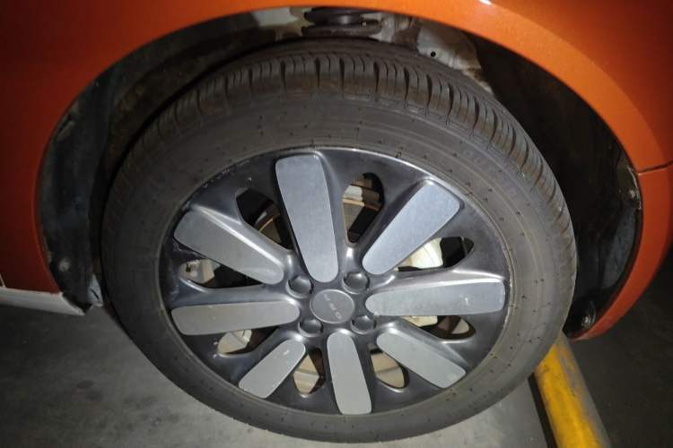 Used ORA Black Cat 2019 351 km Goddess Edition Right Front Wheel Hub