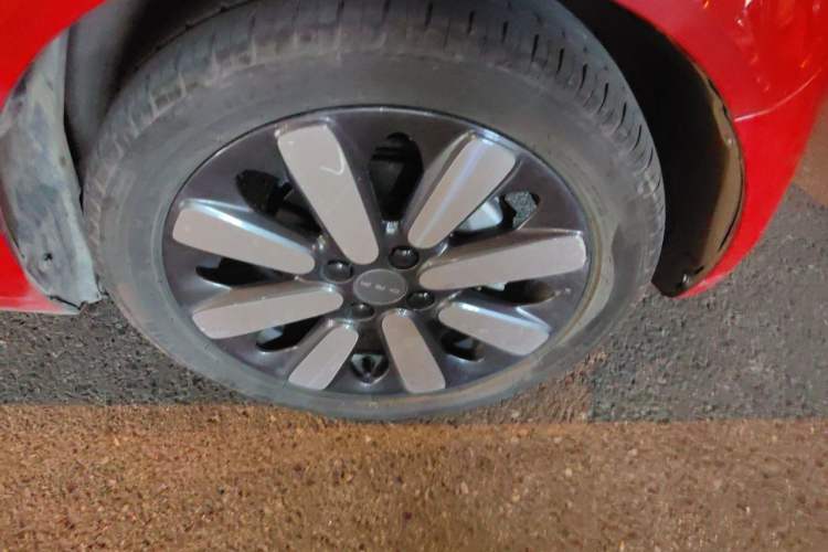Used ORA Black Cat 2019 351 km Goddess Edition Right Front Wheel Hub