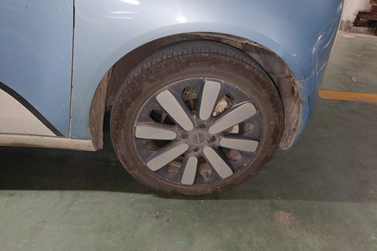 Used ORA Black Cat 2019 351 km Family Edition Right Front Wheel Hub