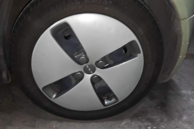 Used ORA Black Cat 2019 351 km Fun Edition Right Front Wheel Hub