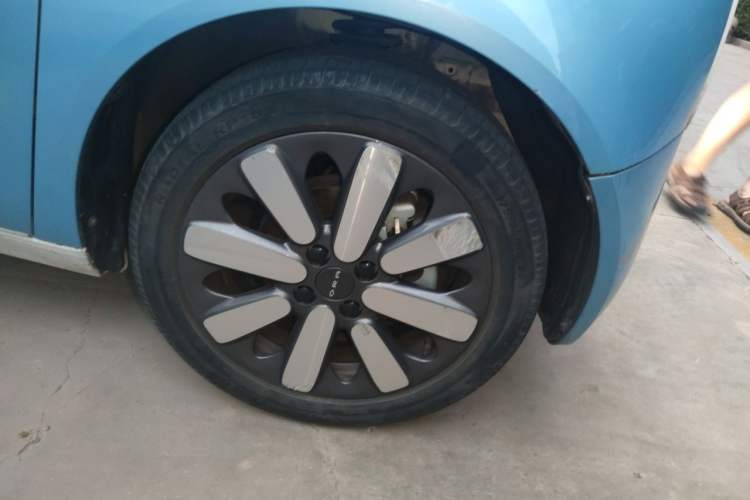 Used ORA Black Cat 2019 351 km Family Edition Right Front Wheel Hub