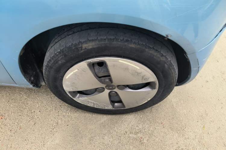 Used ORA Black Cat 2019 351 km Fun Edition Right Front Wheel Hub