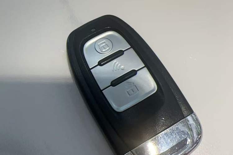 Used ORA Black Cat 2019 351 km Goddess Edition Vehicle Key