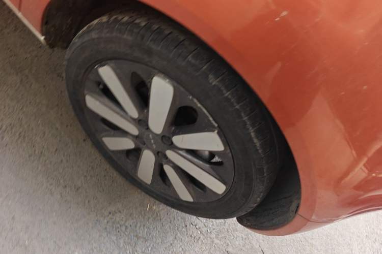 Used ORA Black Cat 2019 351 km Goddess Edition Right Front Wheel Hub