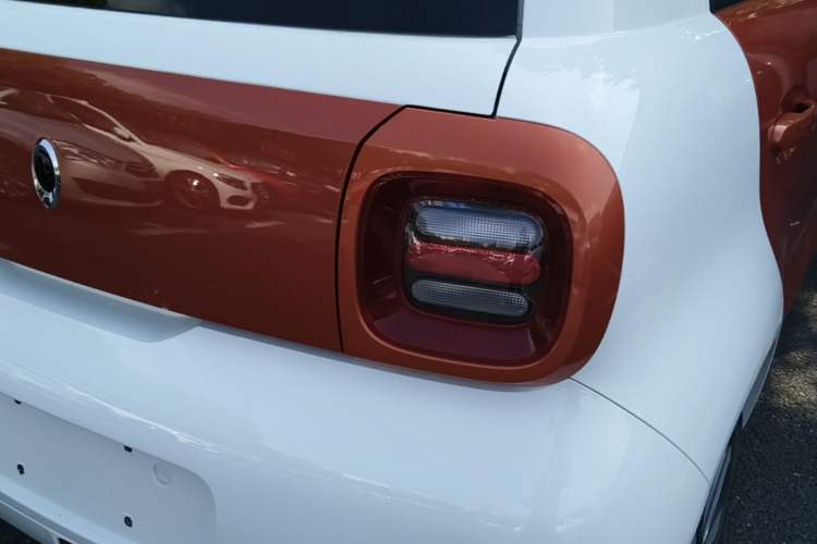 Used ORA Black Cat 2019 351 km Goddess Edition Right Rear Taillight